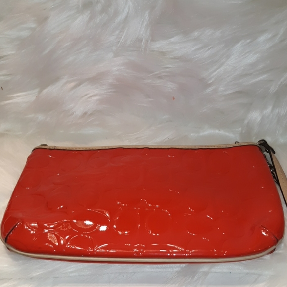L@@K- Rare~COACH "Peyton" Large Striking Red Signature Embossed Leather Wristlet - Picture 14 of 16